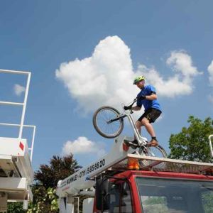 Arbeitsbühne mieten bei Kuhnle - 40 jähriges Jubiläum